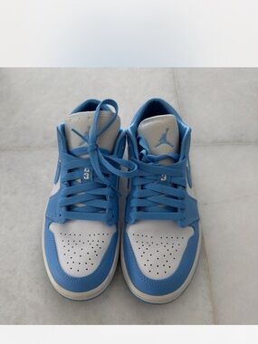Authentic Blue and white Jordan 1 low trainers - Worn twice, perfect condition